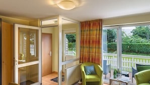 Comfort Double Room | In-room safe, iron/ironing board (on request), travel crib, WiFi (free) - Villa Beachside (Eckernfoerde)