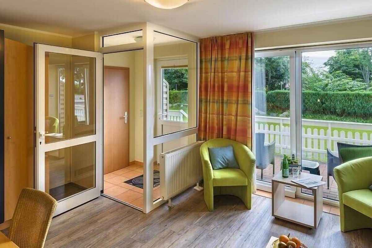 Comfort Double Room | In-room safe, iron/ironing board (on request), travel crib, WiFi (free)