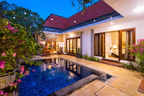 Outdoor pool - Beautiful centrally located villa 2/3 w/ pool and office Digital nomads paradise (Bali)
