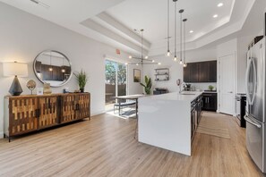 Fridge, microwave, oven, stovetop - Splash, Relax, Explore - Stafford (Hurricane)