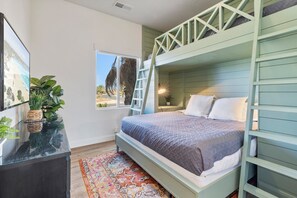 4 عدّة غرف نوم ومكتب ومكواة/لوح كي وسرير سفر