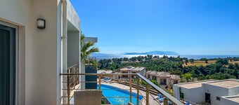 Dream Penthouse C6 with Sea Views, Pool Access & a Private Balcony