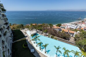 A heated pool - Luxury Condo with sweeping Bay Views! 3BD Condo for rent in Amapas, Puerto valla (Puerto Vallarta)