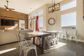 Dining - Lake House: Sand Dunes + Resort Access + Large Group (Hurricane)