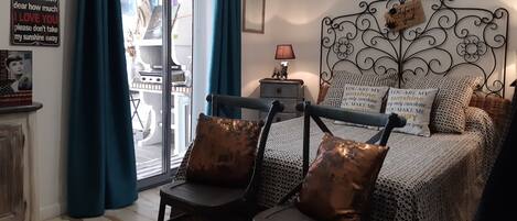 1 chambre, coffres-forts dans les chambres, bureau