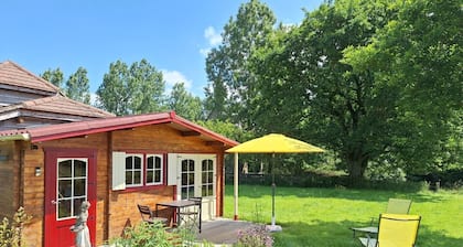 Intimate, sunny chĂąlet for 2 people in southern Normandy