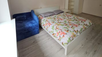 1 chambre, fer et planche Ă  repasser