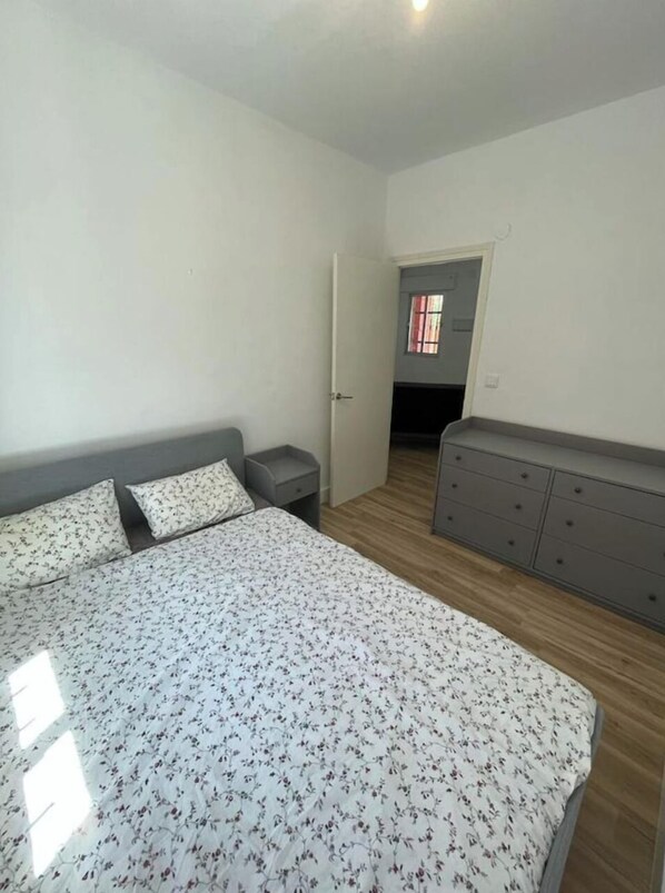 6 bedrooms, iron/ironing board, free WiFi, bed sheets