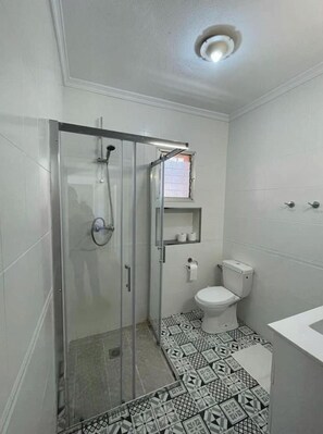 Shower, hair dryer, towels, toilet paper - Seaside vacation home (Arriates)
