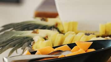 朝食 (ビュッフェ)、毎日提供 (無料)