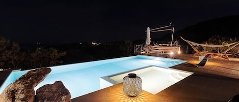 Piscina all'aperto, una piscina riscaldata