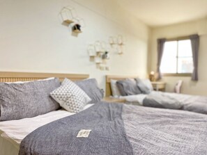 Comfort Quadruple Room, 2 Double Beds, Ensuite, City View | Laptop workspace, blackout drapes, free WiFi - HolaYoyo (Tainan)