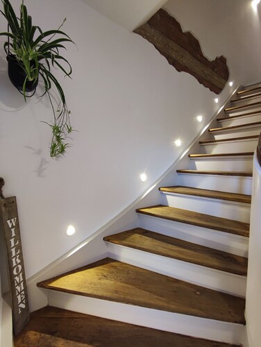 Renoviertes Polizeigebäude mit Balkon, Bahnhaltestelle, 6km Nach Rothenburg odT