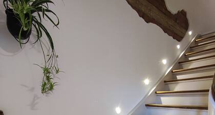 Renoviertes Polizeigebäude mit Balkon, Bahnhaltestelle, 6km Nach Rothenburg odT