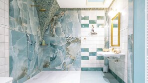 Comfort Double Room, Garden View | Bathroom | Hair dryer, towels