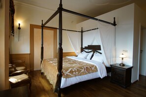 Comfort Double Room, Garden View | Individually decorated, WiFi, bed sheets - Tagungszentrum Schloss Hohenfels (Hohenfels)