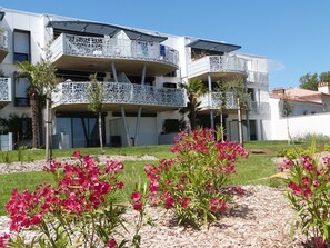 Exterior - Accessible apartment for 4, beach, heated pool, parking, pets allowed (La Tranche-sur-Mer)