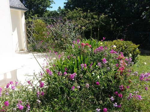 Maison contemporaine 8-10 pers, proche plage et bourg, terrasse, jardin, WIFI, parking