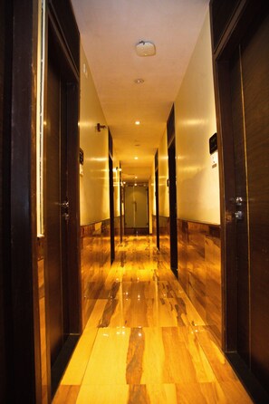 32-inch flat-screen TV with cable channels, TV - Hotel Dalon (Mumbai)