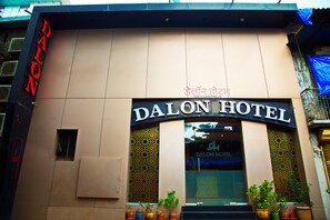 Front of property - Hotel Dalon (Mumbai)