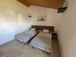 Spa - Charming Cottage on 15-Hectare Equestrian Estate with Private Garden & Modern Amenities (Bouin)