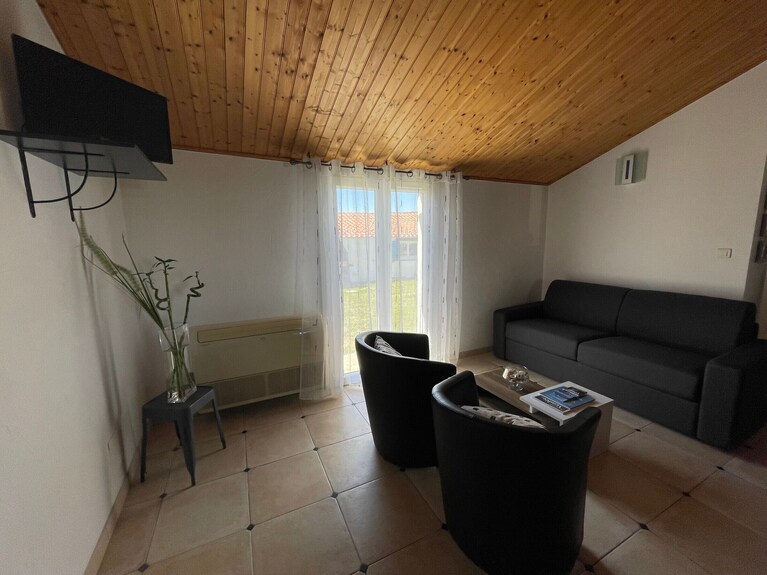 Charming Cottage On 15-hectare Equestrian Estate With Private Garden & Modern Amenities - Vendée