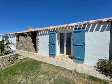 Außendetails. Charmantes Gîtes Climatifiées avec Activités, Wi-Fi et Jardin Privatif sur Domaine Équestre