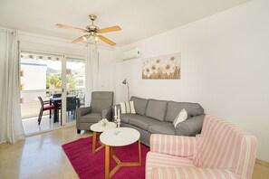 TV - Apartment 'Coliseo 6 3C Spaniahome' near Beach with Pool & Wi-Fi (L´alfas del pi)