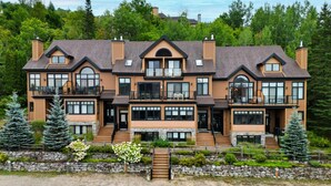 Exterior - 4 Storey Ski In/Out Mountain Home in Tremblant (Mont-Tremblant)