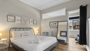 Room - 4 Storey Ski In/Out Mountain Home in Tremblant (Mont-Tremblant)