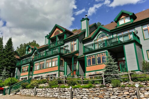4 Storey Ski In/Out Mountain Home in Tremblant