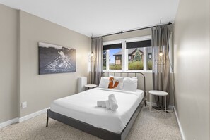 Unclassified image, 4 of 38, button - 4 Storey Ski In/Out Mountain Home in Tremblant (Mont-Tremblant)