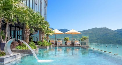 Peninsula Hotel Danang