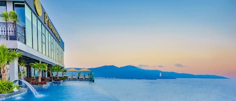 Kolam renang outdoor