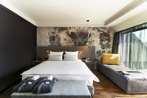 Junior Suite | Hypo-allergenic bedding, minibar, in-room safe, individually decorated