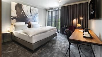 Classic Double Room | 1 bedroom, hypo-allergenic bedding, minibar, in-room safe