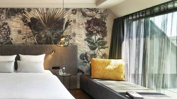 Junior Suite | 1 bedroom, hypo-allergenic bedding, minibar, in-room safe