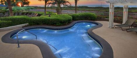 من حمّامات السباحة المغطاة، حمّام سباحة خارجي