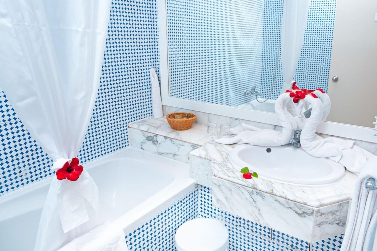 Bathroom | Bathtub, free toiletries, hair dryer, towels