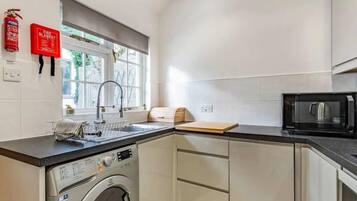 Vila | Dapur pribadi | Lemari es, microwave, oven, dan kompor