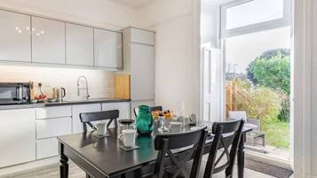 Vila | Dapur pribadi | Lemari es, microwave, oven, dan kompor