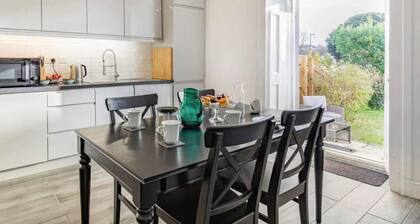 Lovely Villa 1 Double 1 Double Sofa 6 Single,1bunk