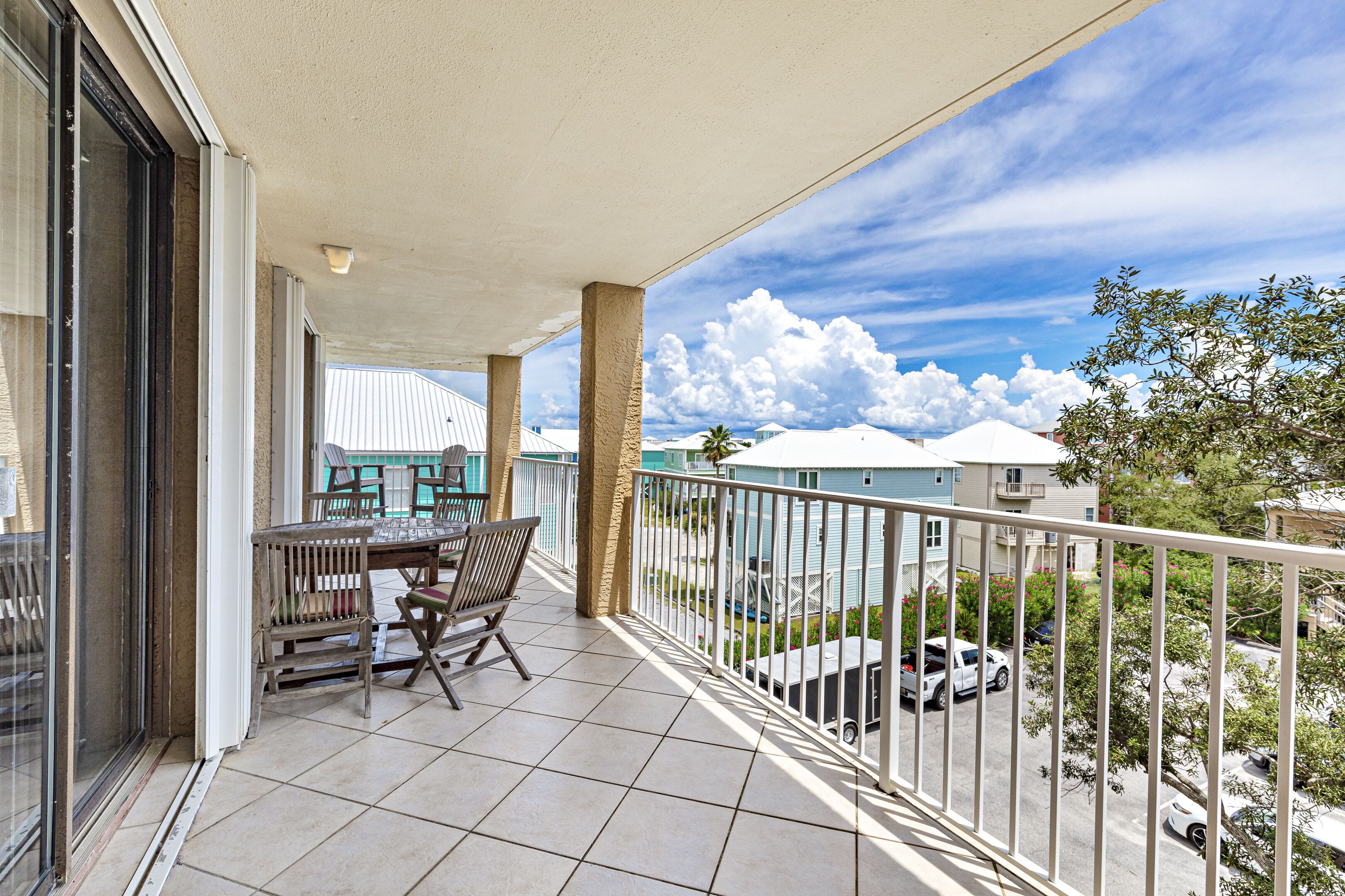 Compass Point 310 | 阳台