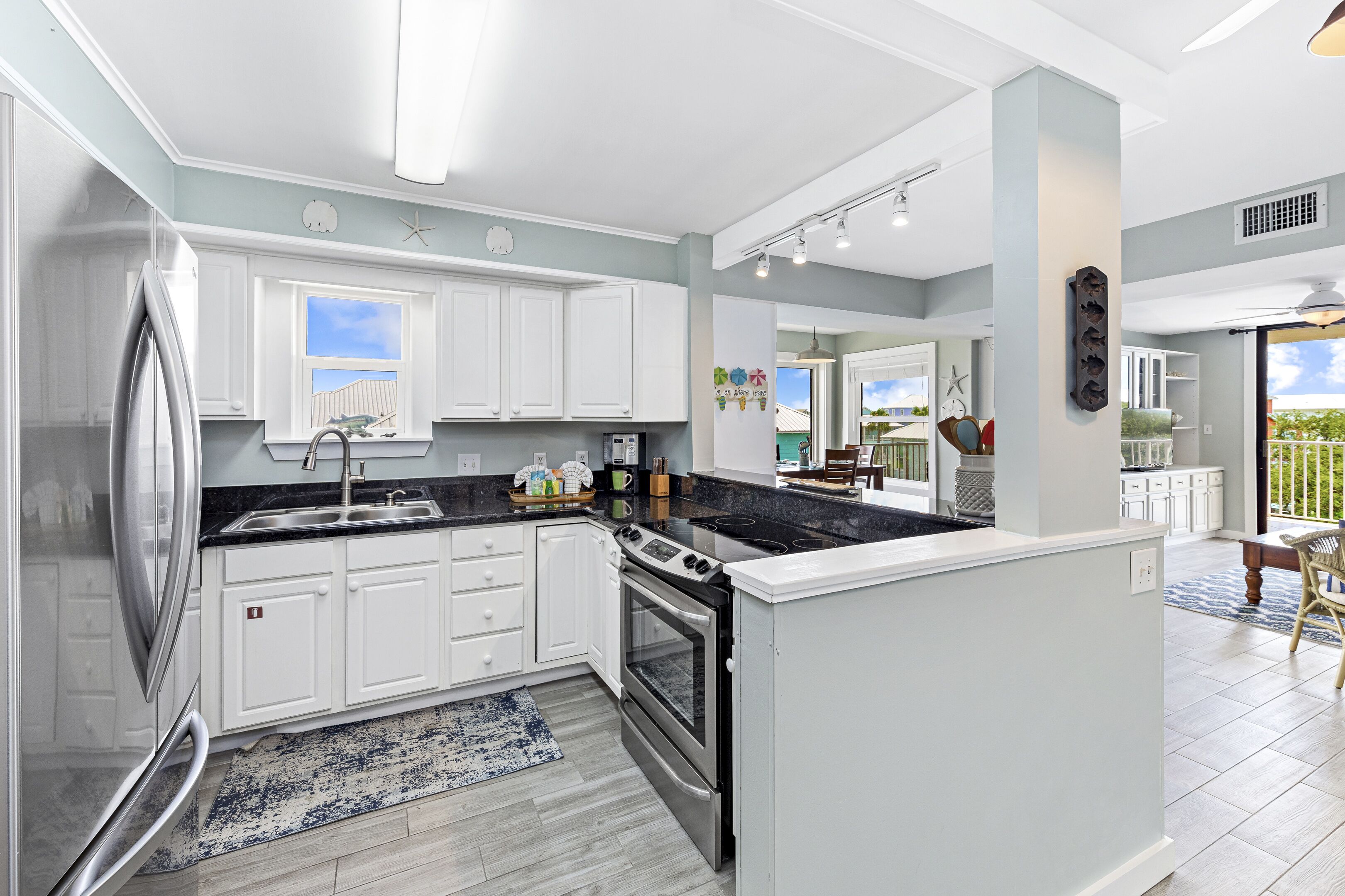 Compass Point 310 | 私人厨房 | 冰箱、微波炉、烤箱、炉灶