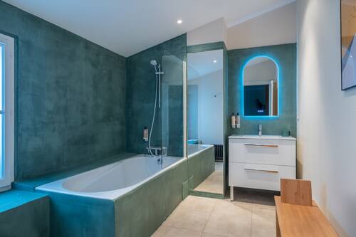 Comfort Room, Non Smoking, Courtyard View | Bathroom | Free toiletries, hair dryer, towels, soap