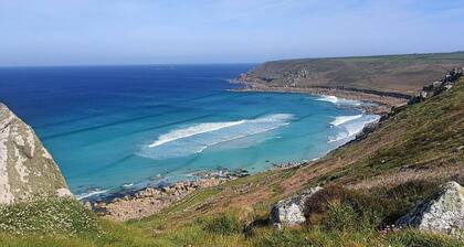 Little Gwenver - character Cornish cottage above stunning beach, dog friendly