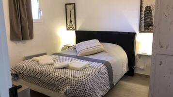 4 chambres, fer et planche à repasser, lit parapluie, Wi-Fi