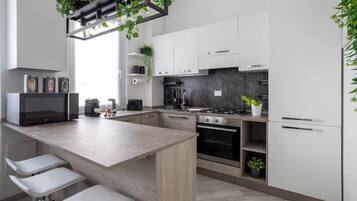 Fridge, microwave, oven, stovetop