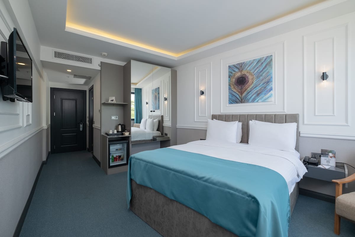 Premium bedding, minibar, in-room safe, desk