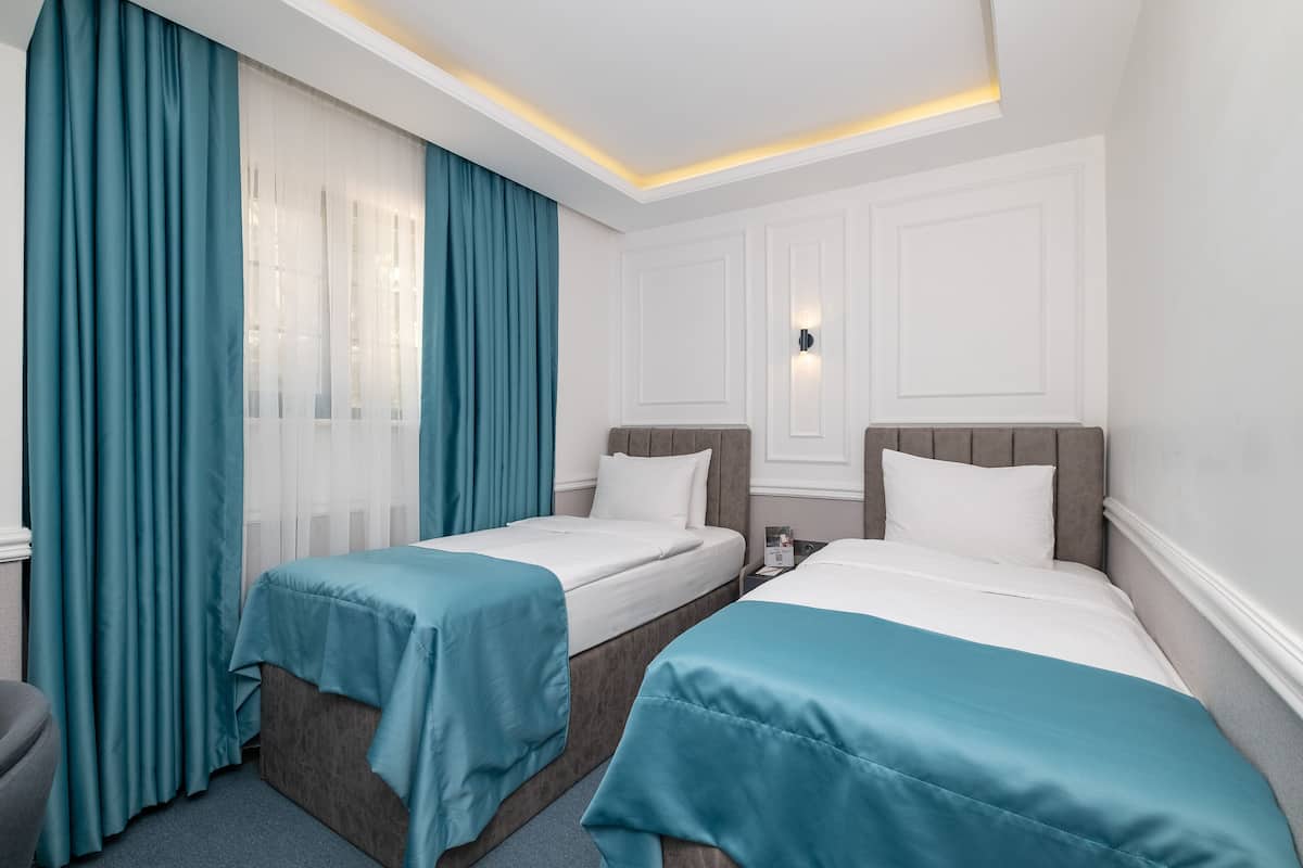 Deluxe Twin Room | Premium bedding, minibar, in-room safe, desk
